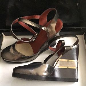 MARC BY MARC JACOBS metallic wedges